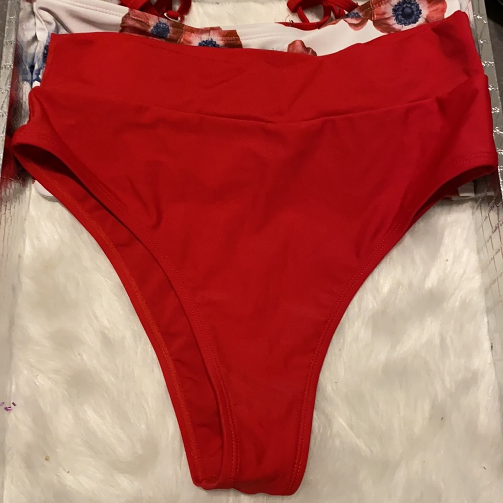 Red two piece bathing suit ❤️🔥 - Picture 2 of 4